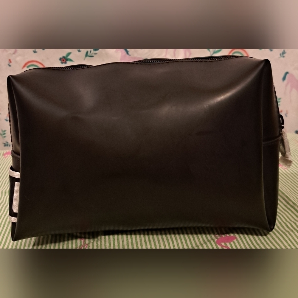 NWT UGG Black Rubber Waterproof Cosmetic Makeup Beauty Unisex Travel Pouch Bag - Picture 2 of 7